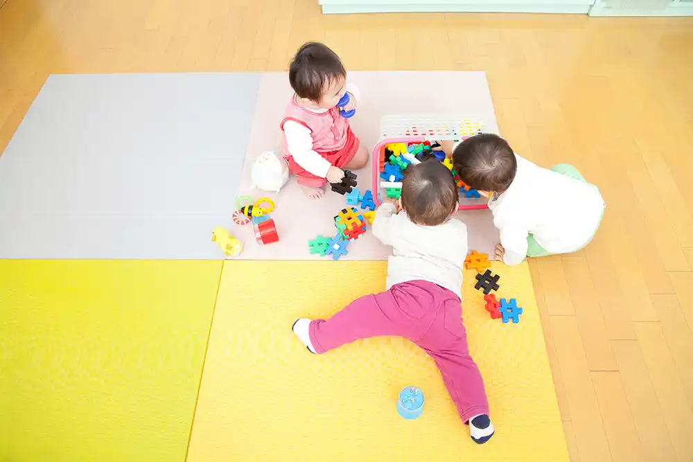 幼児の遊ぶ姿